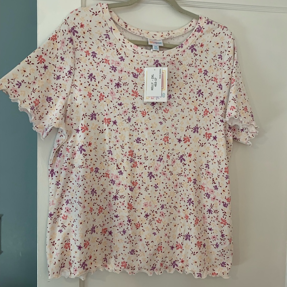 2/$22 ✨ lularoe Kelly white with pink floral short sleeve